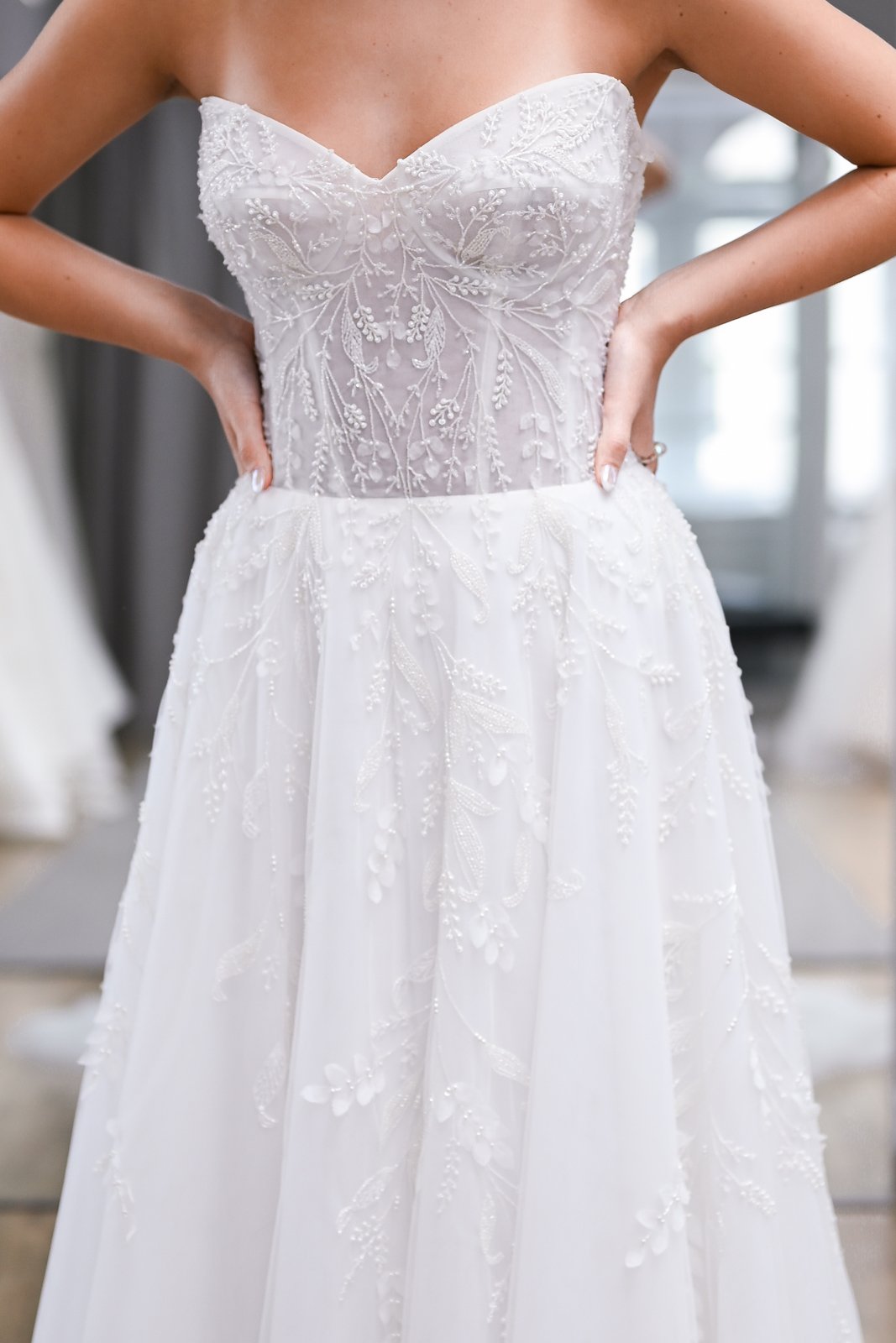 Enaura Lillian Front Detail.jpg