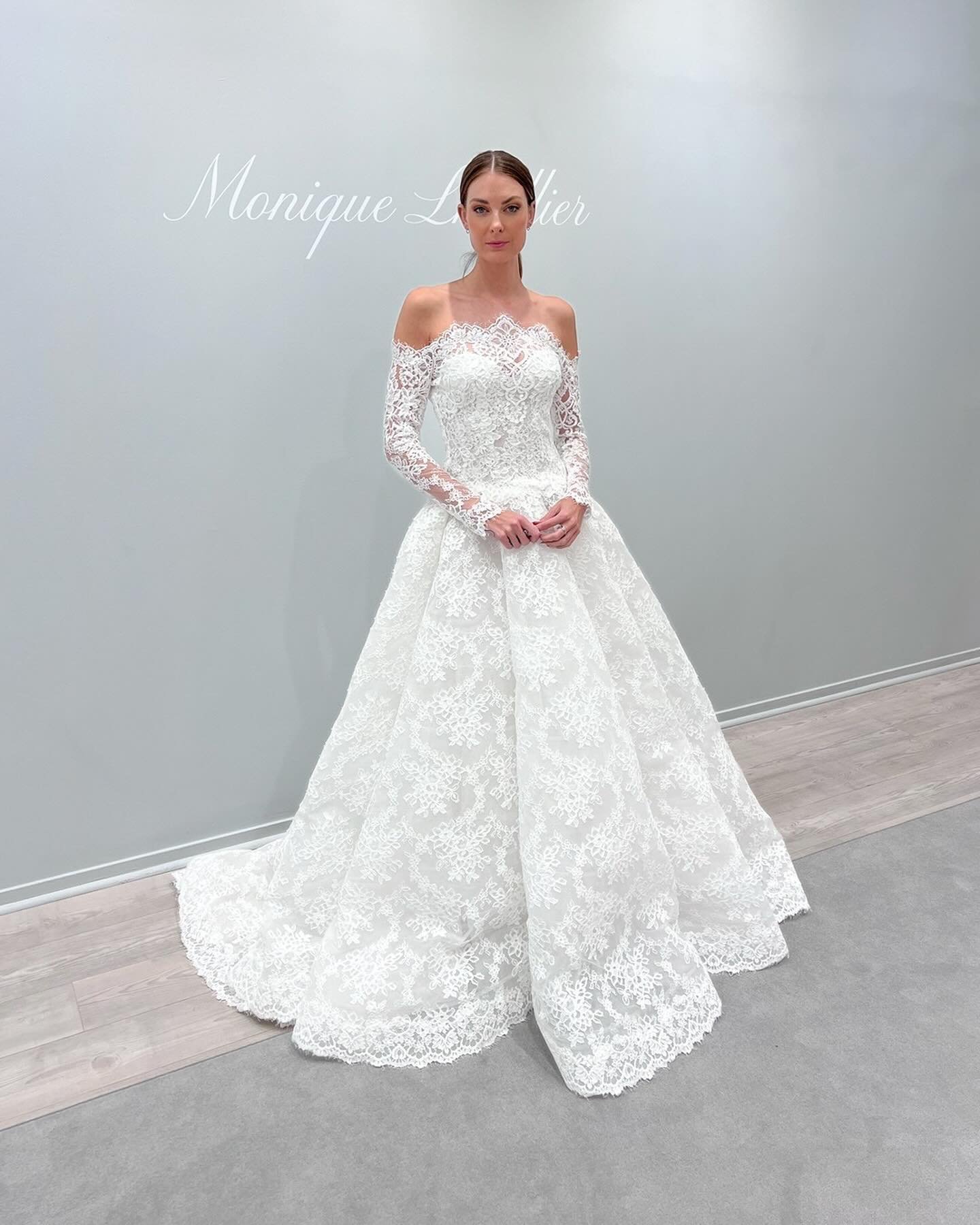 Step into timeless elegance bursting with romantic detailing and luxurious fabrics . ✨ Swipe to discover our top picks from the breathtaking Monique Lhuillier Spring 2025 bridal collection fresh off the runway!

~
~
~
~
~

#moniquelhuillier #moniquel