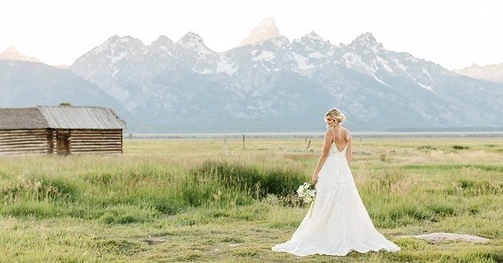 Happy Earth Day! 🌍 Celebrating love and the beauty of our planet with this breathtaking view and our stunning bride. Let&rsquo;s cherish and protect our Earth today and every day.

Gown: @lelarosebridal
Photography: @jessicas.photography

~
~
~
~
~
