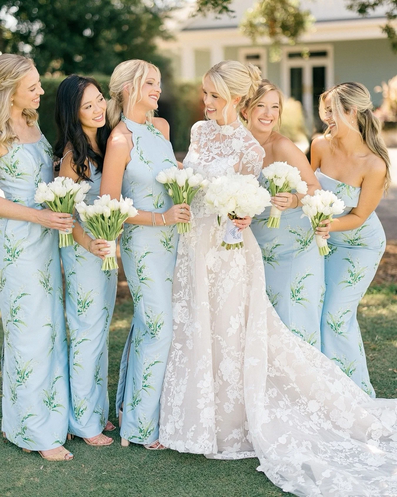 Intricate lace, soft florals, and timeless style &mdash; Arissa was radiant in Monique Lhuillier, surrounded by her bridesmaids in the loveliest garden-inspired prints. 🌸✨

Gown| @moniquelhuillierbride
Photography | @cynthiarosephoto
Venue | @crysta