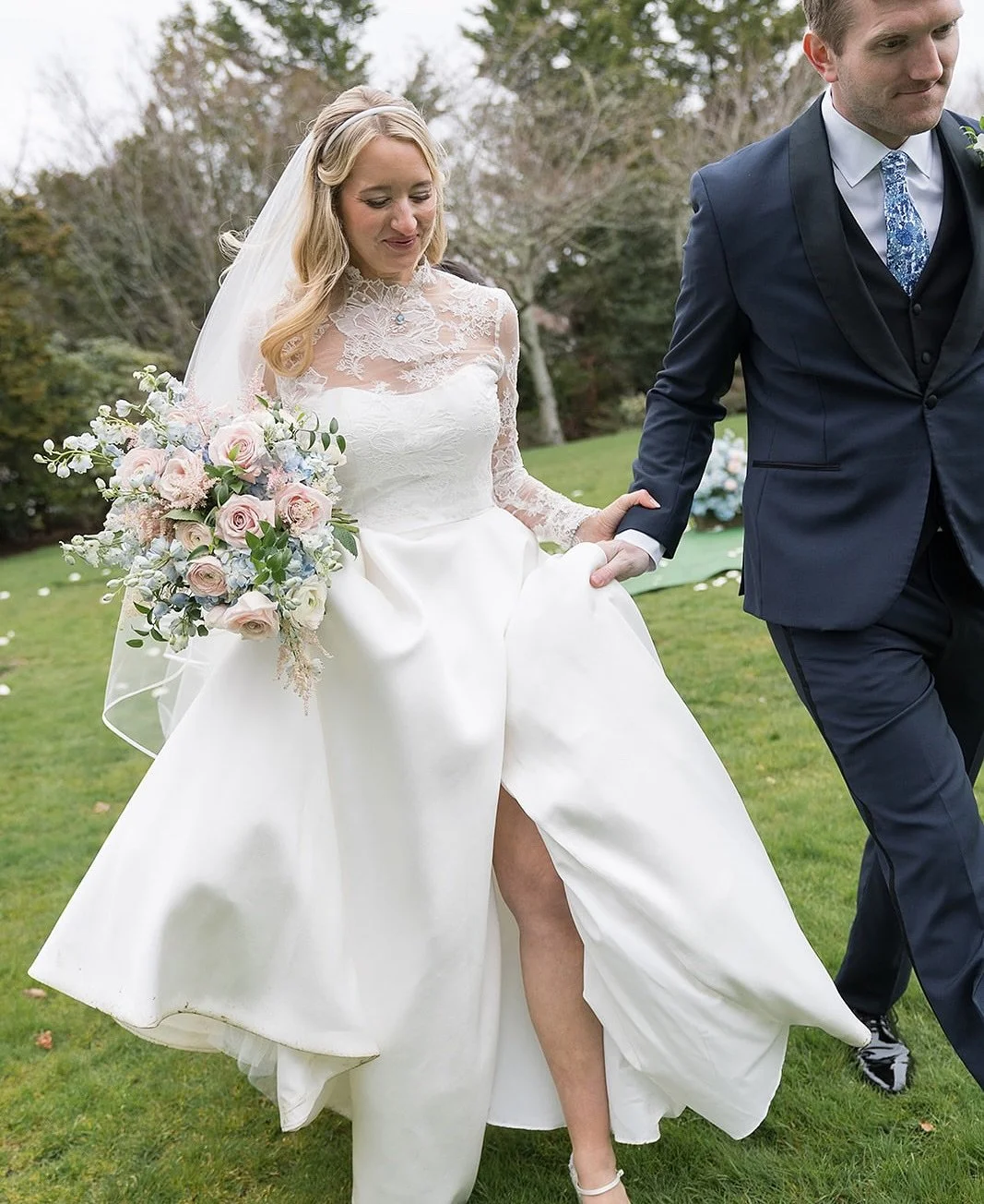 Understated luxury on the Cliff Walk. Lauren&rsquo;s Monique Lhuillier moment brought a fresh, modern softness to a beautifully classic silhouette. Congratulations to Lauren and John on the most stunning day.

Gown | @moniquelhuillierbride
Photograph