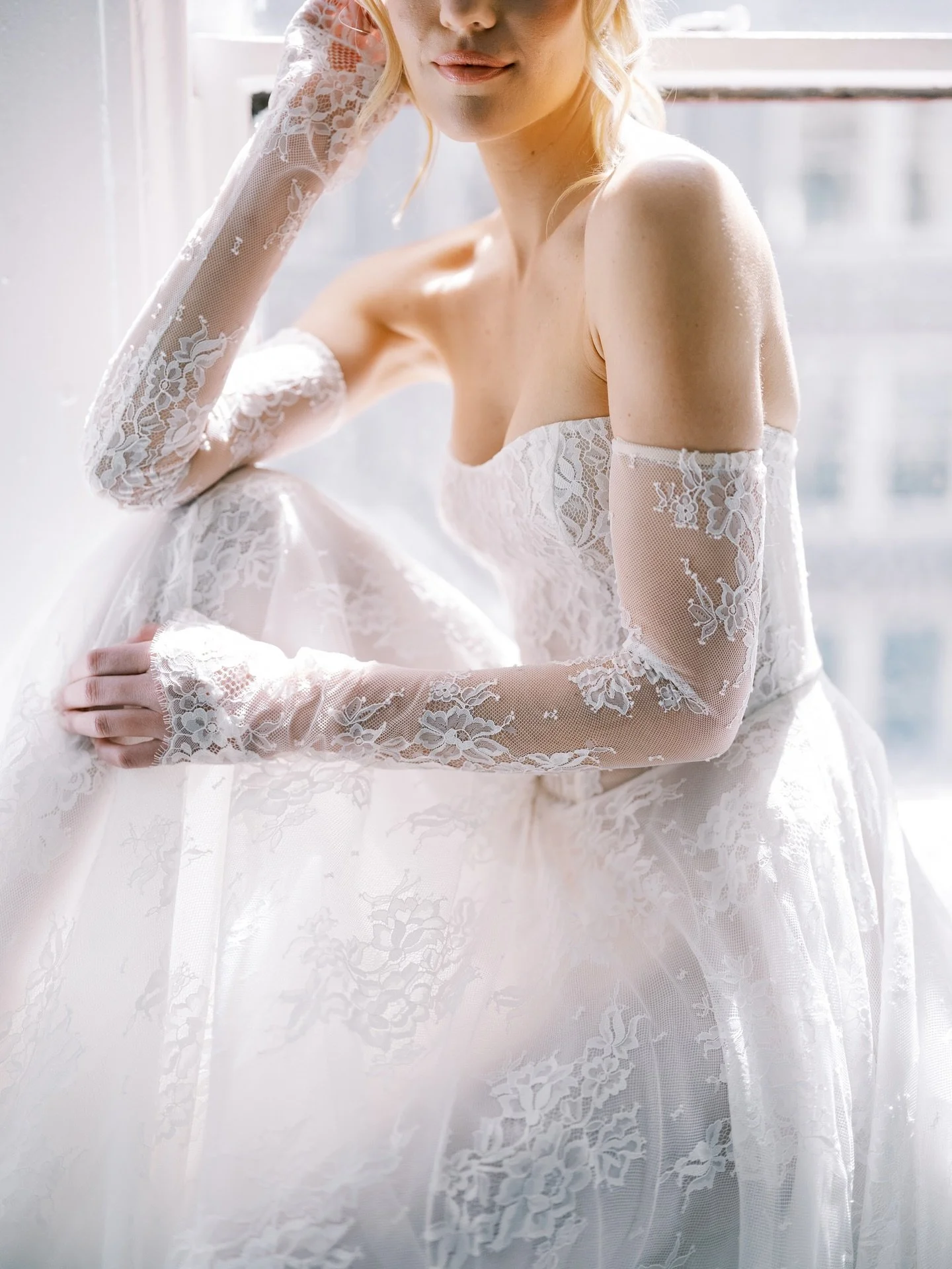 Sunlit lace and modern romance. Flora Bridal, exclusively at our New York and North Carolina boutiques &mdash; where every moment feels a little more radiant

Gown | @_houseofflora_
Photography | @sophiekayephotography
Hair &amp; Makeup | @mshbridalb