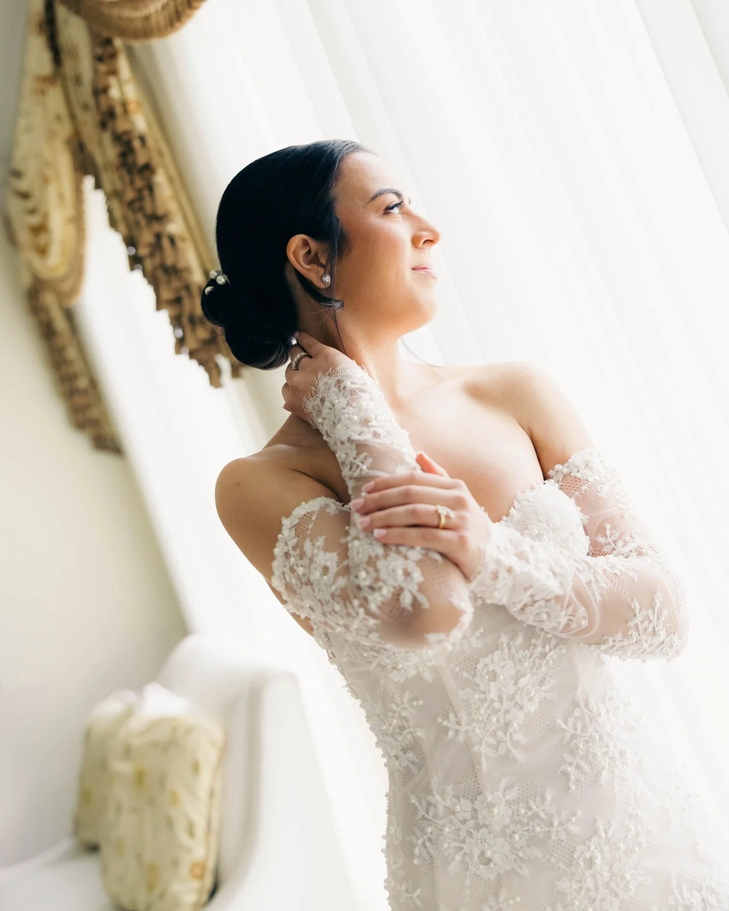 With Ines Di Santo, it&rsquo;s always in the details.

Intricate textures, precise structure, and a silhouette designed for the woman wearing it&mdash;not the other way around.

Lauren in Chiara&mdash;refined, sculpted, and entirely her.

Gown | @ine