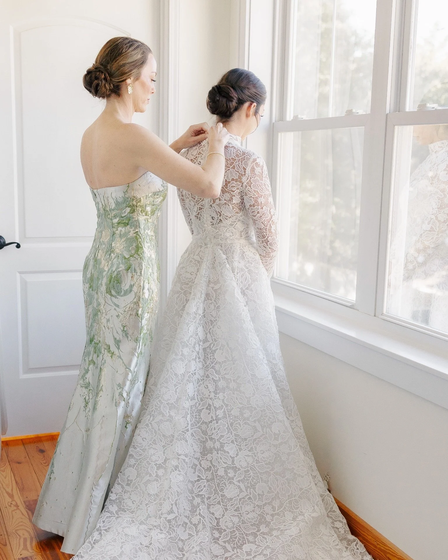 A mother&rsquo;s love is woven into so many moments of a wedding day. The finishing touches, the reassuring smiles, the quiet pauses before everything begins.
⠀⠀⠀⠀⠀⠀⠀⠀⠀
Happy Mother&rsquo;s Day to the women standing beside our brides through it all ?