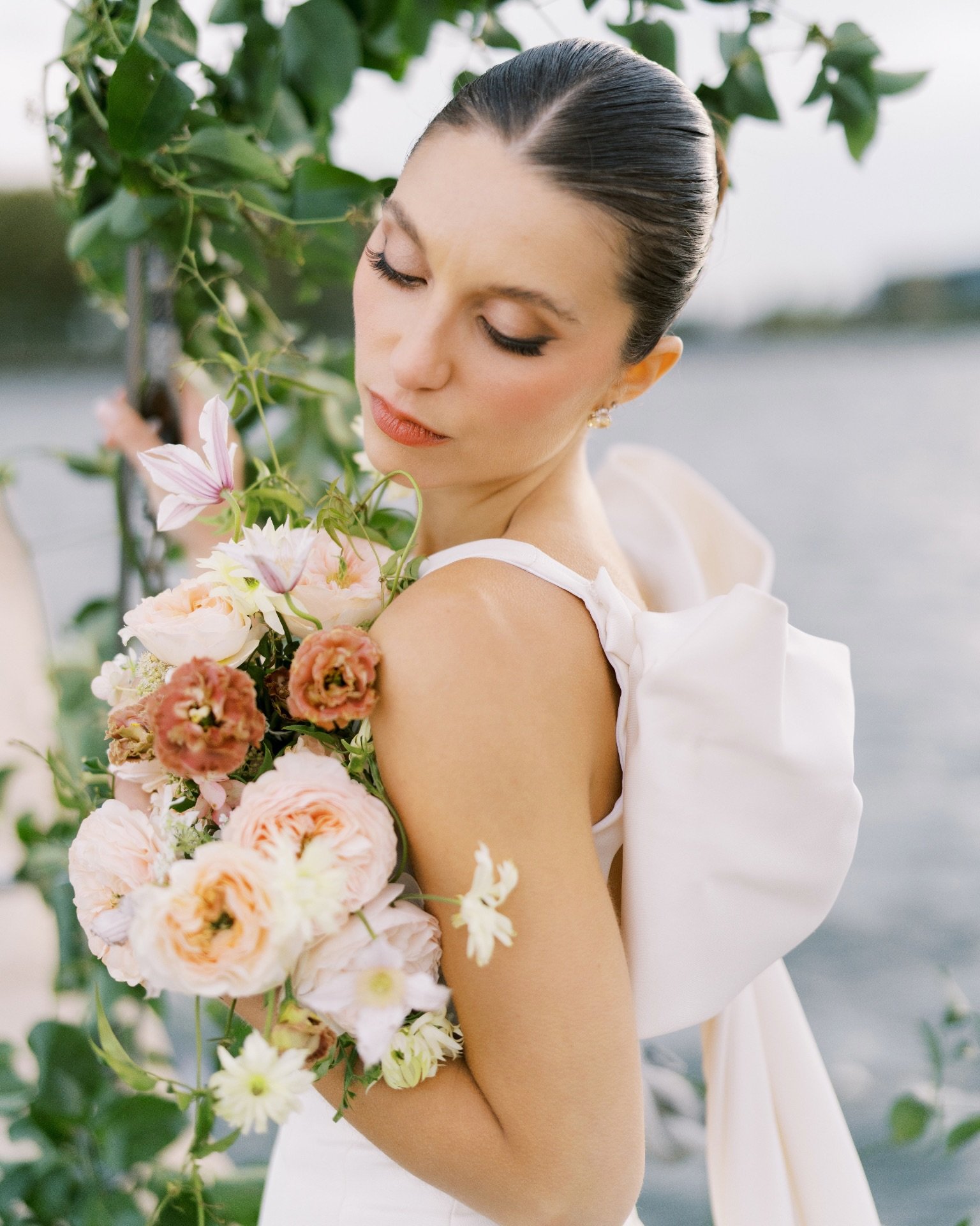 A quiet escape on New York Harbor.

Gown | @inesdisanto
Photography | @sophiekayephotography
Hair &amp; Makeup | @bymadelineeleanor
Florals | @navafloral
Sailing Yaht | @venturasails

~
~
~
~
~

#AlexiasBridal #InesDiSanto #NYCBride #NewYorkWedding #