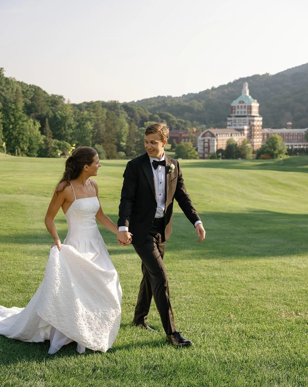 From the sweeping grounds of The Homestead to a celebration filled with color and charm, Janie &amp; Curtis&rsquo;s Virginia wedding was one to remember.

Gown | @lelarosebridal
Photography | @jamie.vinson
Design &amp; Planning | @justalittleditty
Ve