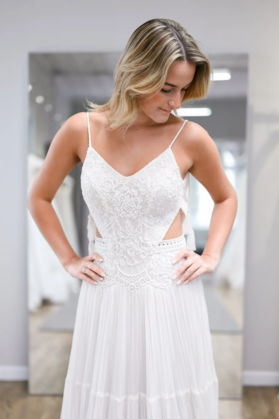 inbar-freiman-hili-wedding-dress-sample-front-detail