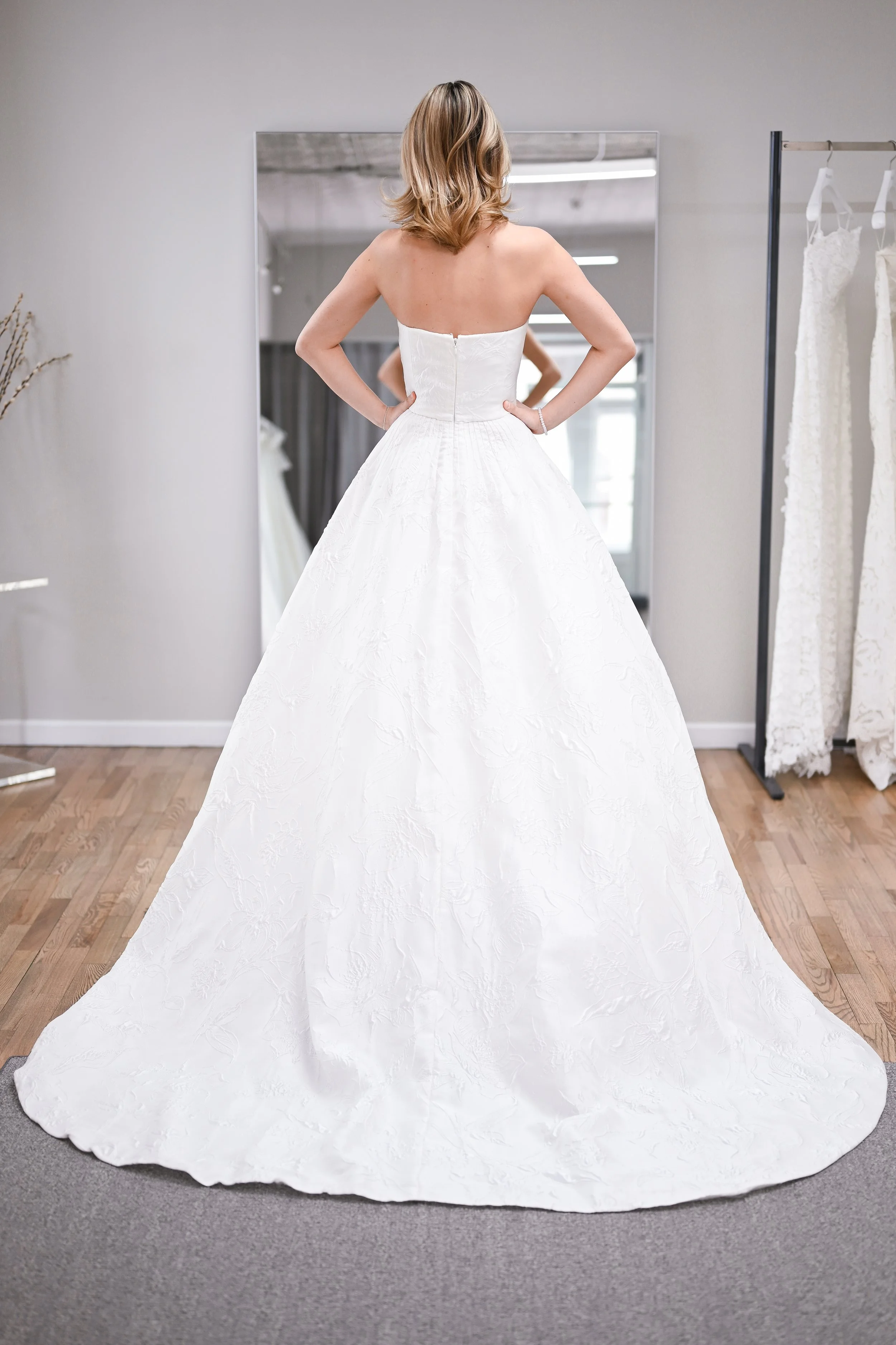 reem-acra-elegance-of-the-stars-wedding-dress-sample-back.jpg