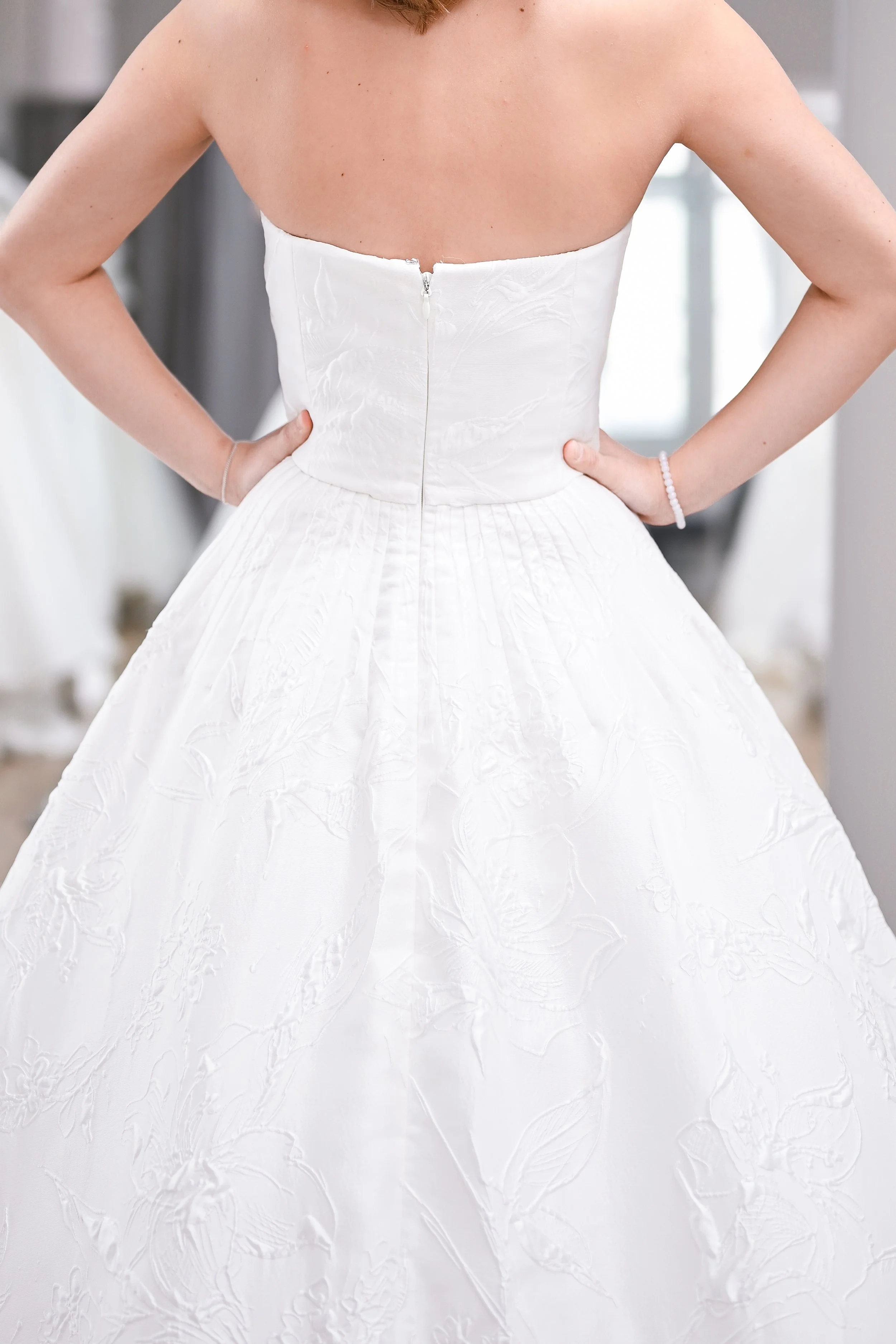 reem-acra-elegance-of-the-stars-wedding-dress-sample-back-detail.jpg