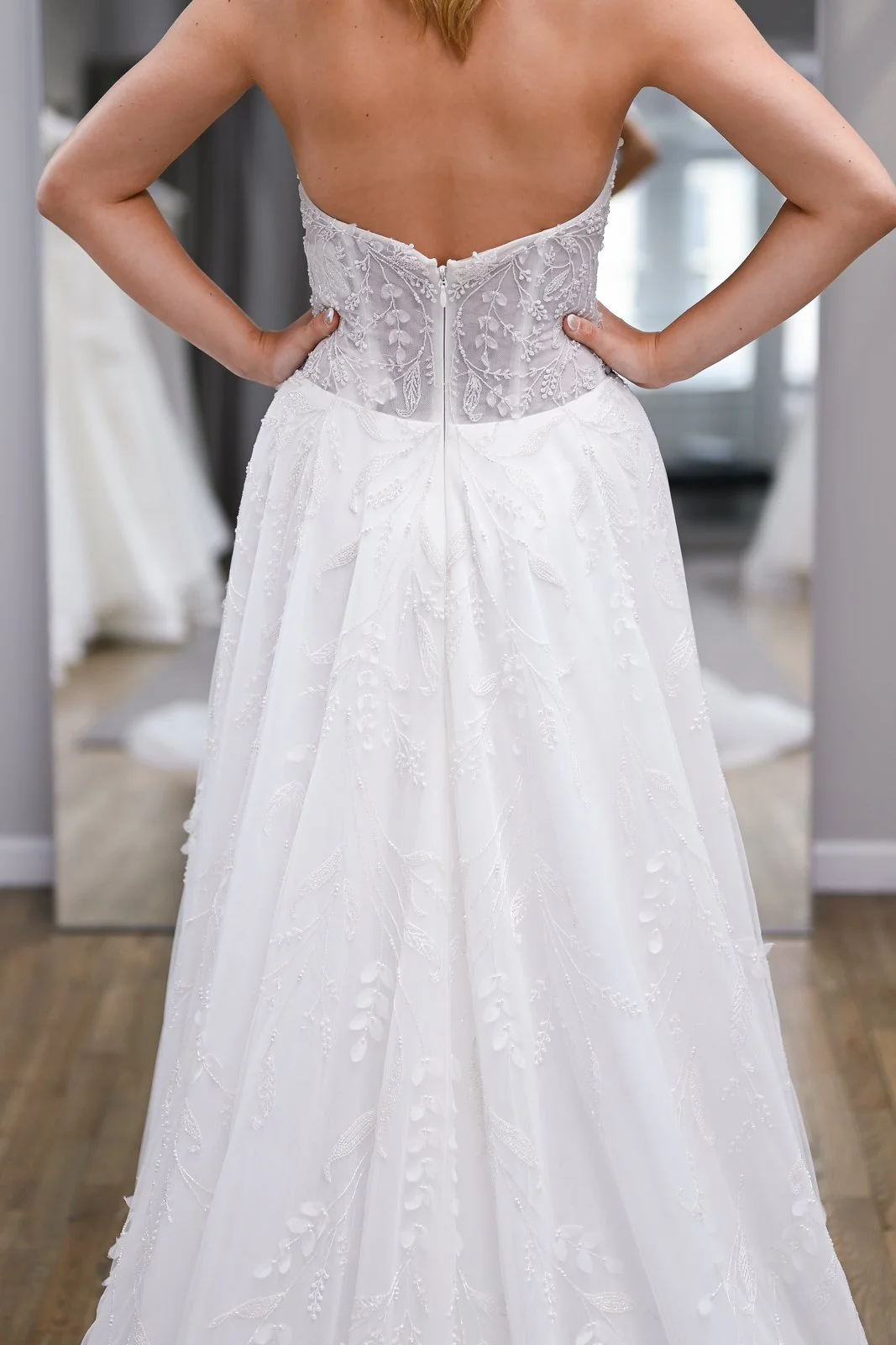 Enaura Lillian Back Detail.jpg