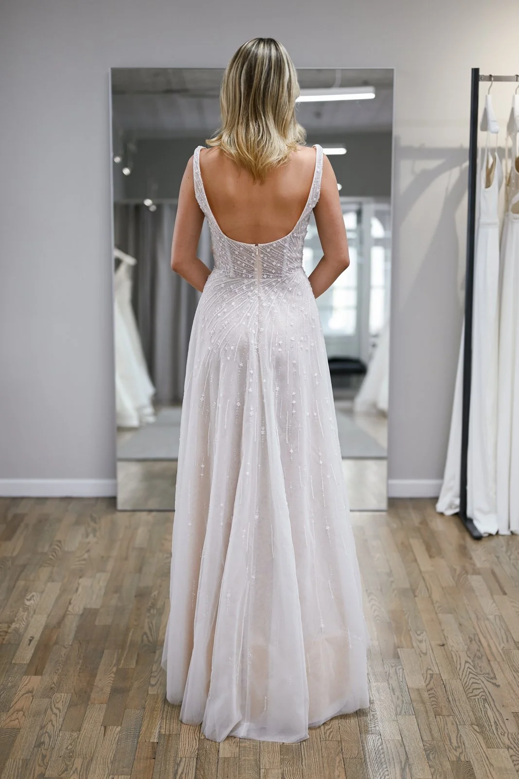 Enaura Isla Back.jpg