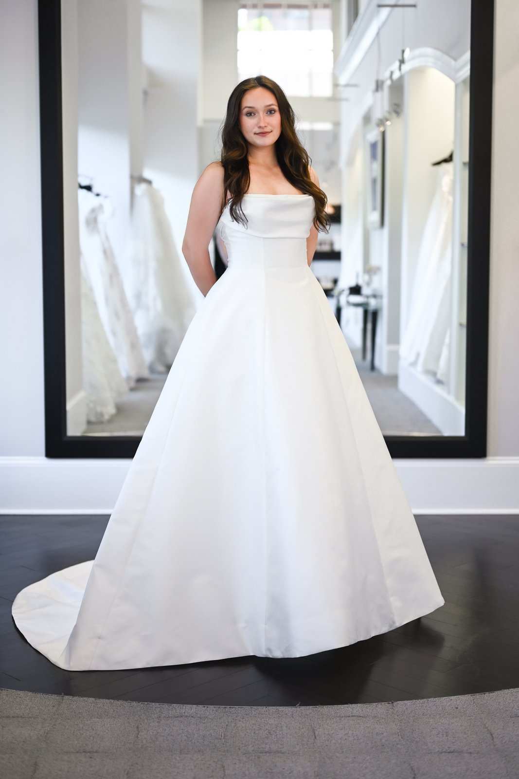 Monique Lhuillier Buckingham Front