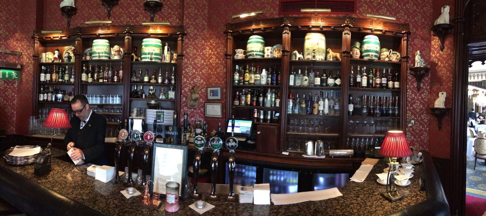 DROMOLAND BAR