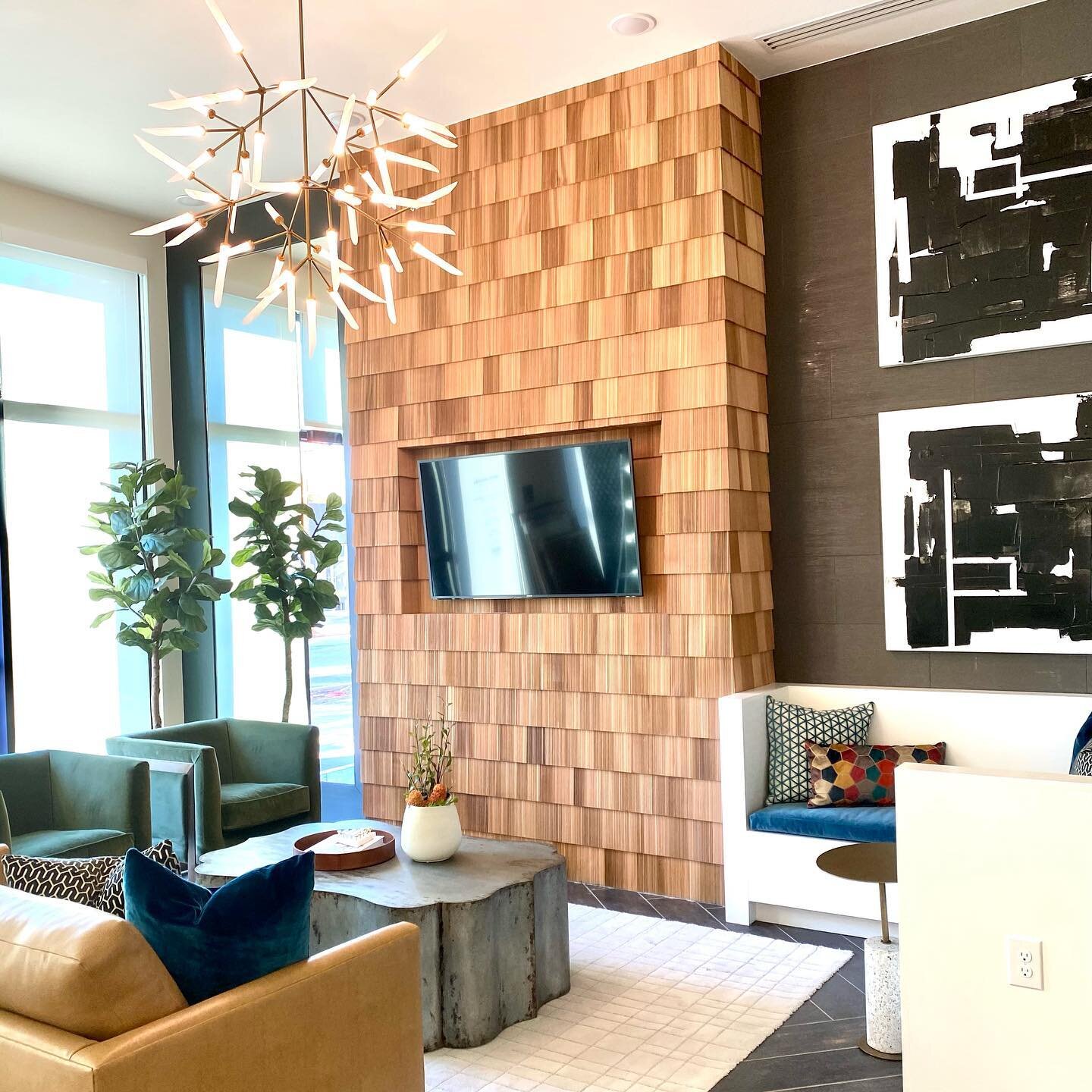 Wrapping up 2020 with a few installs! Just completed this leasing space and will install the clubhouse in the new year 🎉 #midrise #multifamilydesign #interiordeisgn