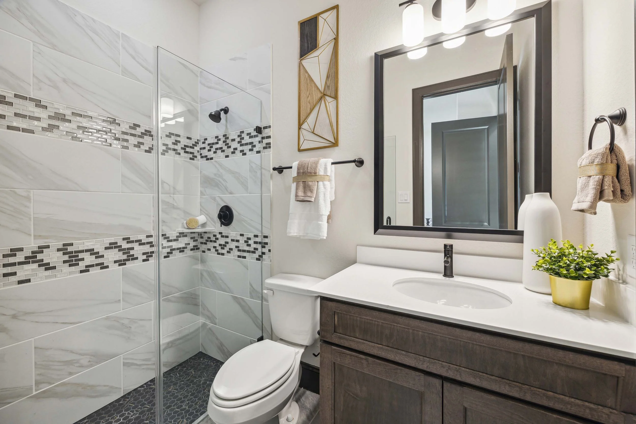 Evergreen 70_Lot 0102_Plan 6020 B_redesign_bath 3-1.jpg