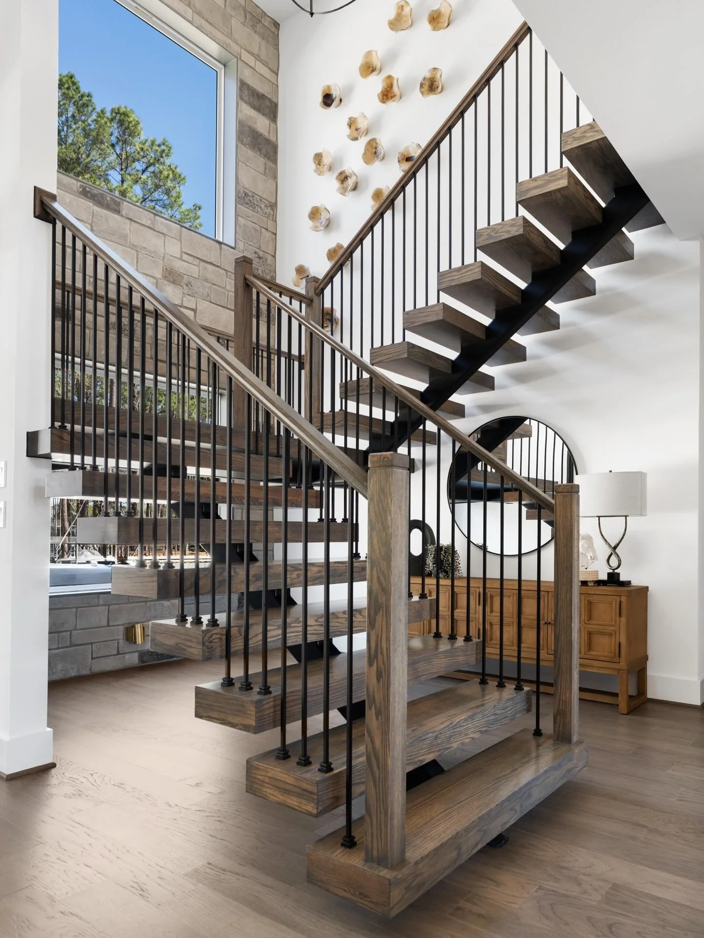 Top or bottom? 👀 we can&rsquo;t pick a favorite angle either. This staircase was a star on its own so we designed to complement, not compete 🤎​​​​​​​​​​​​​​​​

#interiordesign #staircasedesign #homedesign #designdetails #interiorinspiration​​​​​​​​