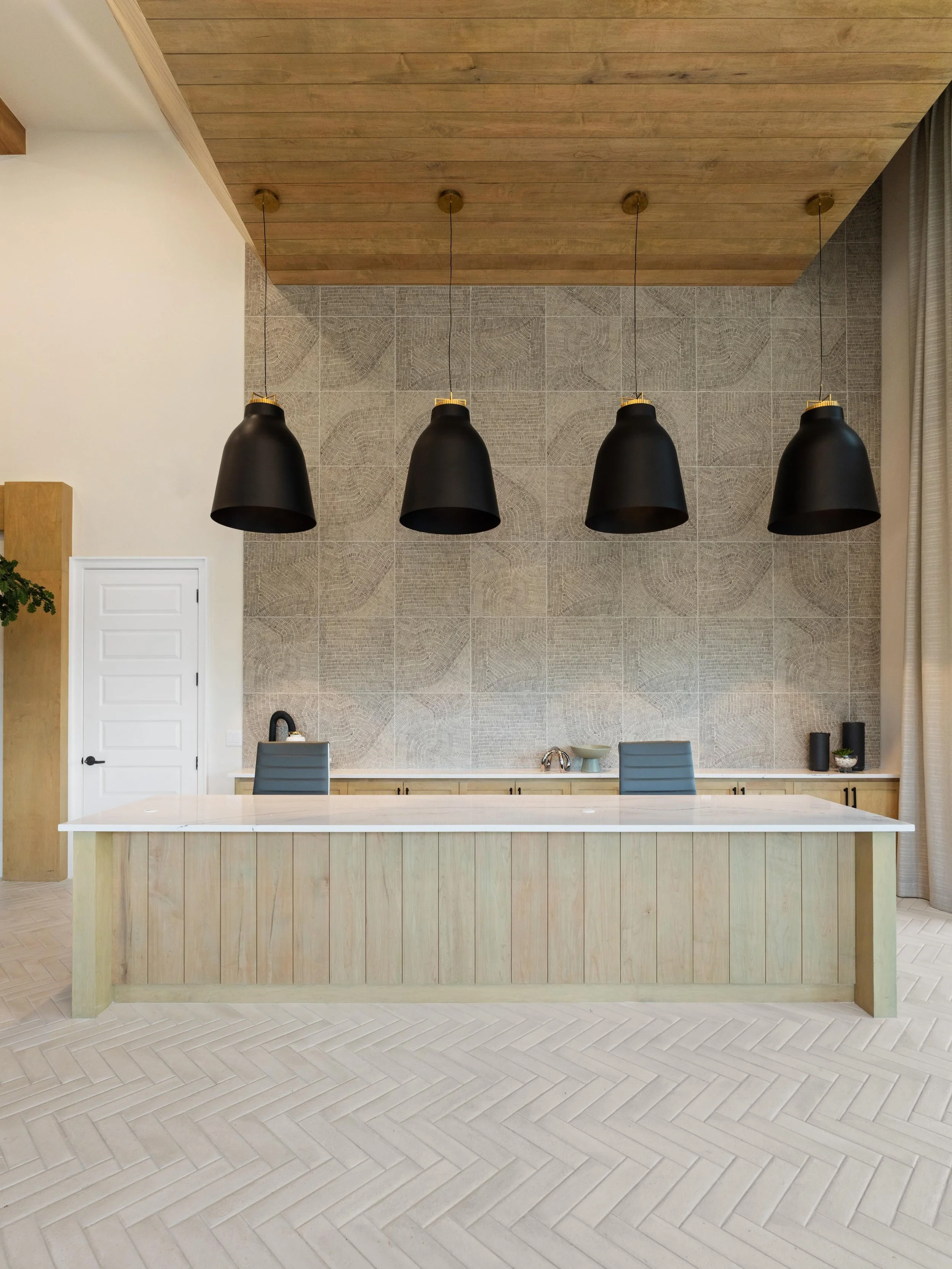 With a large space and high ceilings, the challenge is making it feel like somewhere you actually want to sit and stay a while. Here&rsquo;s how our designers made this clubhouse feel like home 🤍

The wood soffit was designed to ground the leasing a