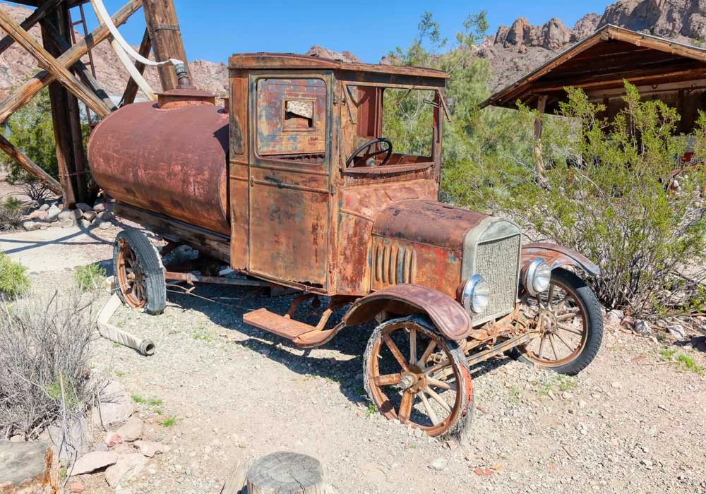 TIRED WATER TRUCK