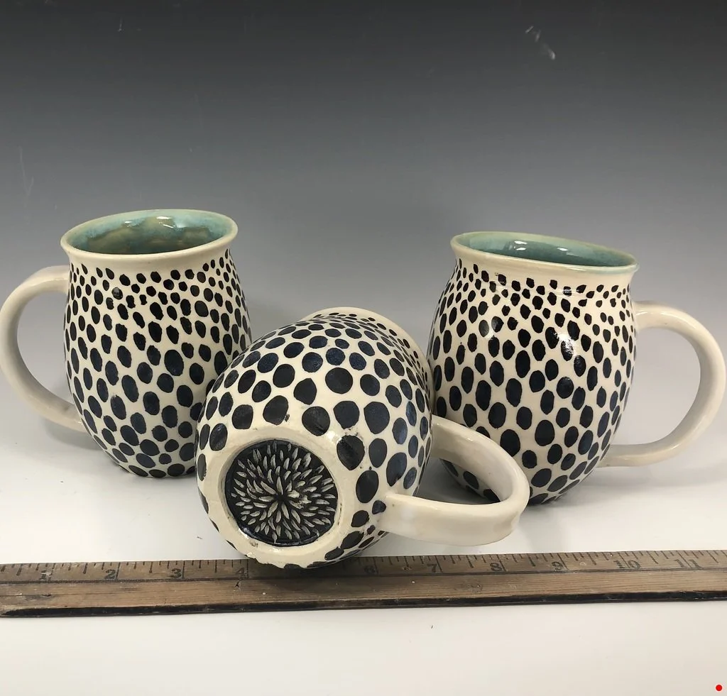 DOTTED MUG