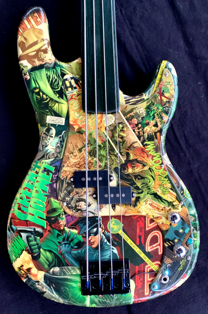 26002 Art Guitar Electric Bass - Green Hornet and Kato 05.png