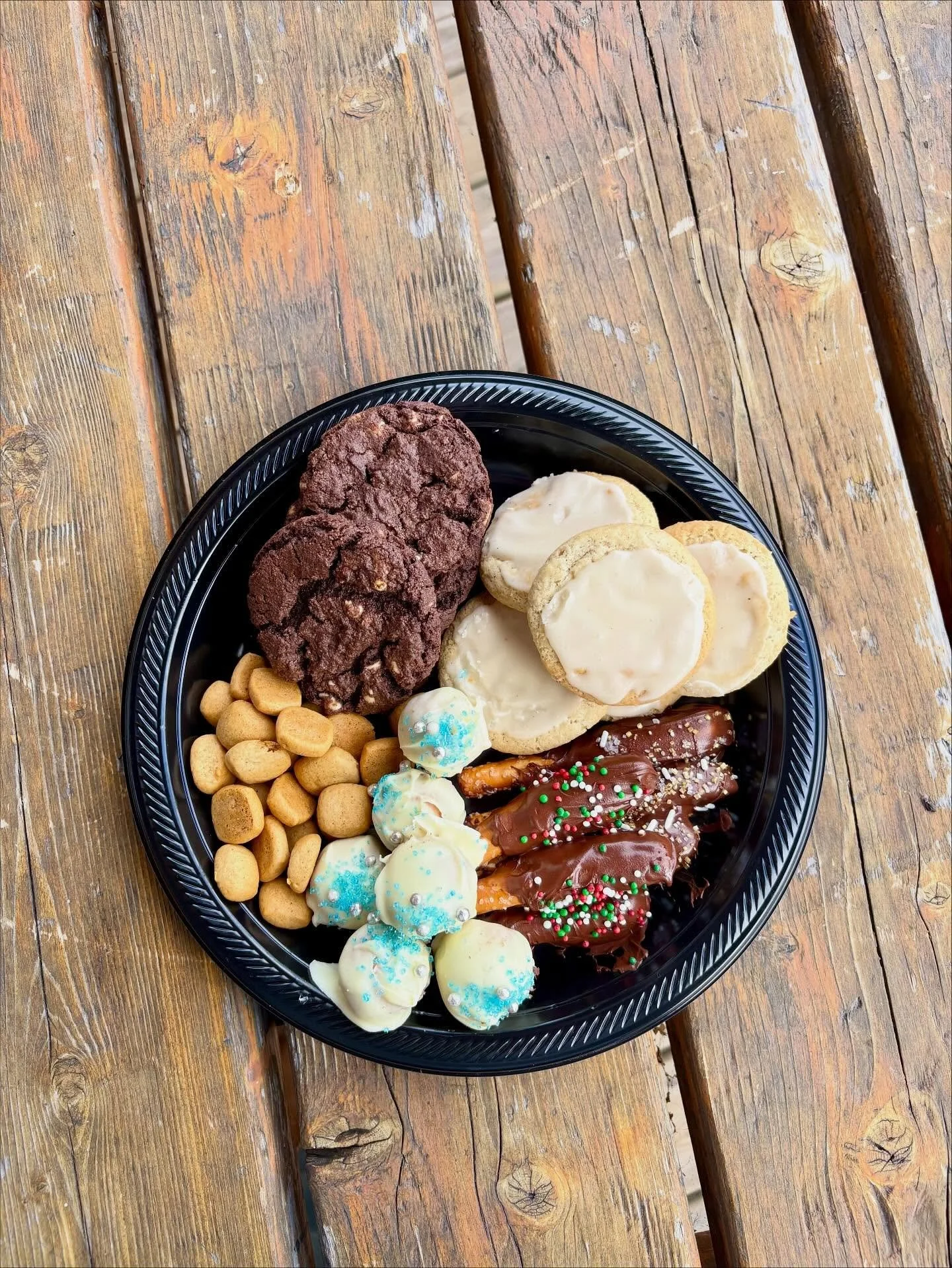 It’s that time of year again to order your Christmas cookies! Order deadline is November 21st.
This year we have some new additions to the platters:
- Eggnog cookies
- Peppernuts
- Double chocolate cookies
- Cherry cheesecake truffles
-P