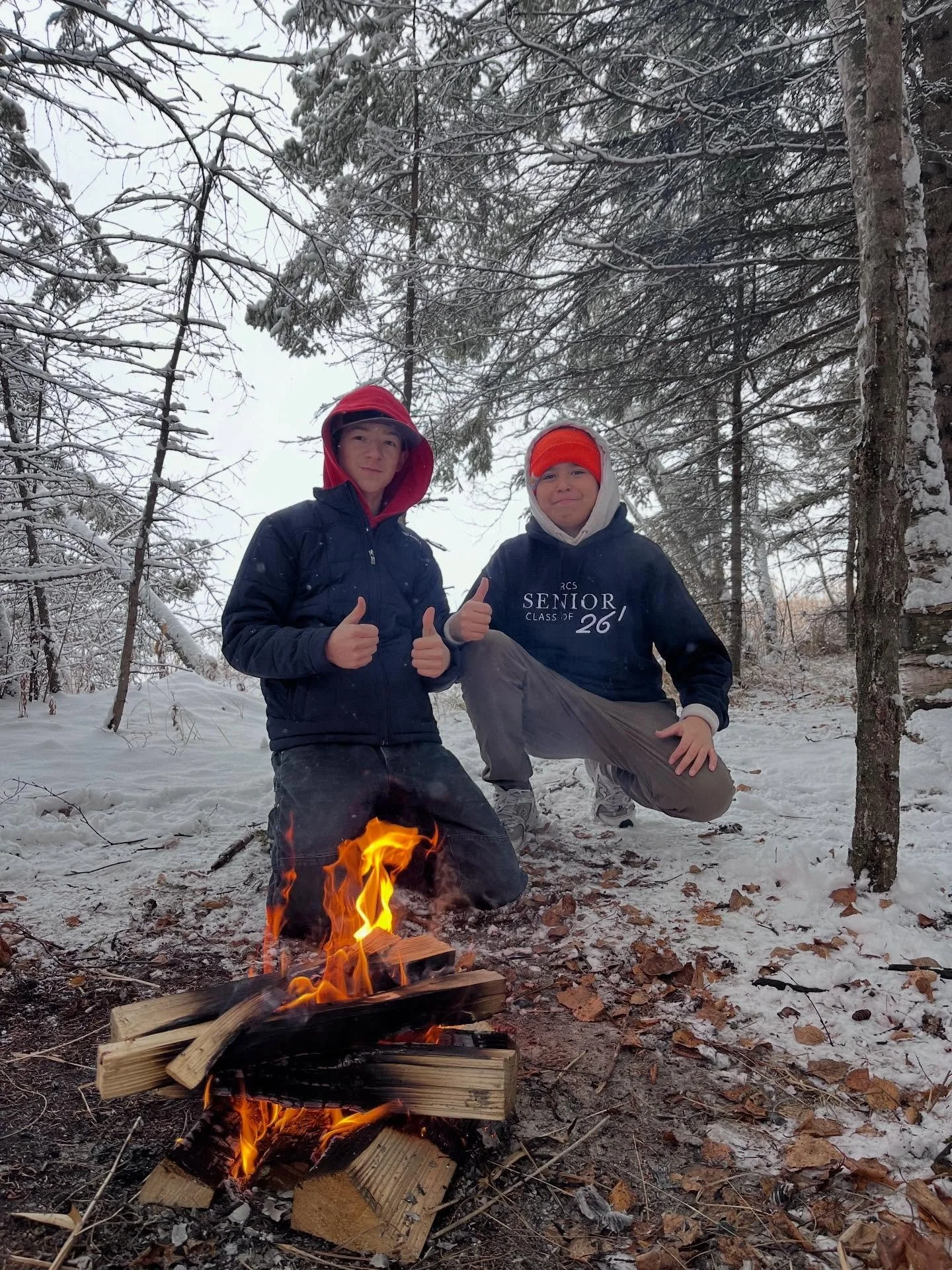 Snowy days + fire building = perfect way to wrap up our last school group of the year ❄️🔥