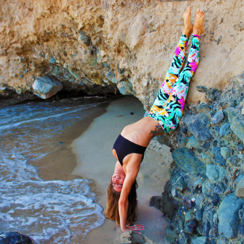 Yogi: @rima_dainelle, Outfit: @flexyfitwear & @sularawear
