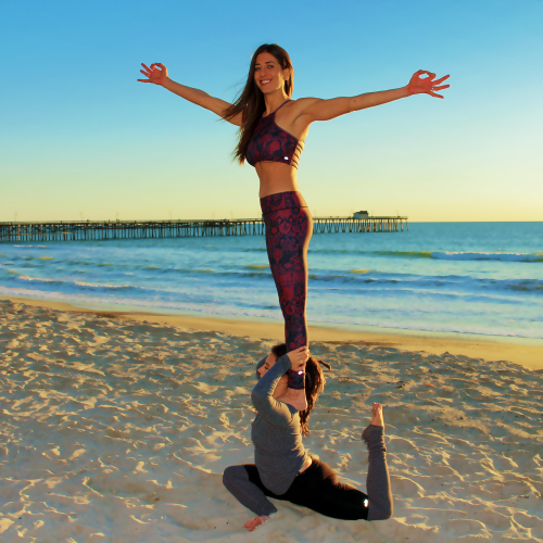 Yogis: @rima_dainelle, @yogawithjoelle, Rima's Outfit: @jalaclothing