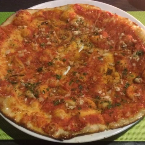 Vegan flatbread (garlicky!) pizza in Phuket.