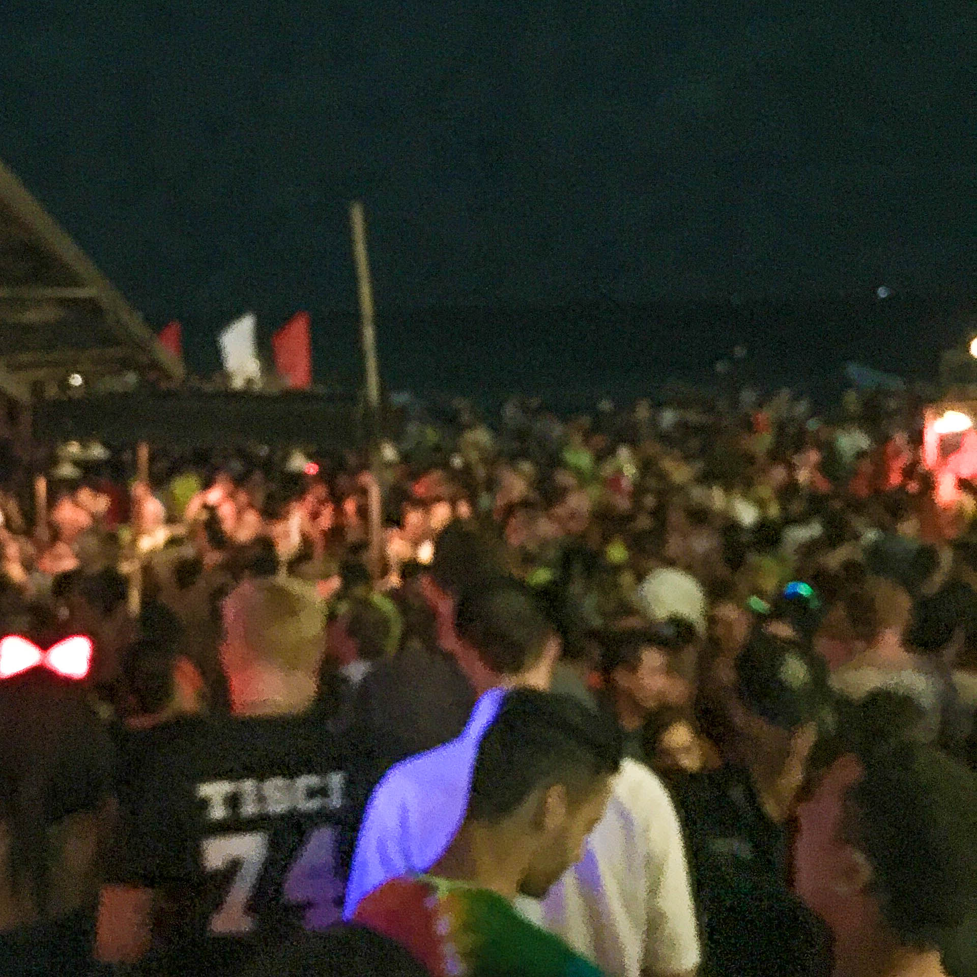40,000 people descending onto Sunrise beach in Haad Rin for the Full Moon Party. A major issue is the lack of trash cans and bathrooms available for these people to use.