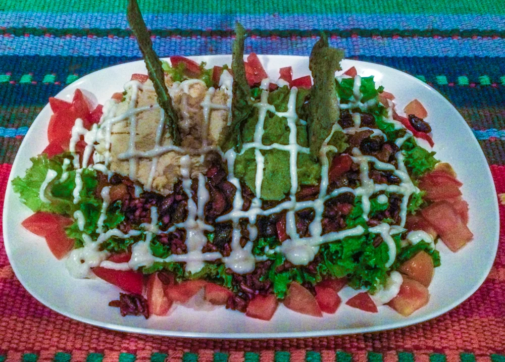 The Hola - Mexican black beans, brocomoli, hummus, brown rice & tortilla chips. This was our favorite! It was extremely flavorful and simply divine.