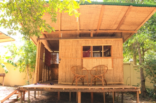 Our cute garden hut at Vagabond Temple .