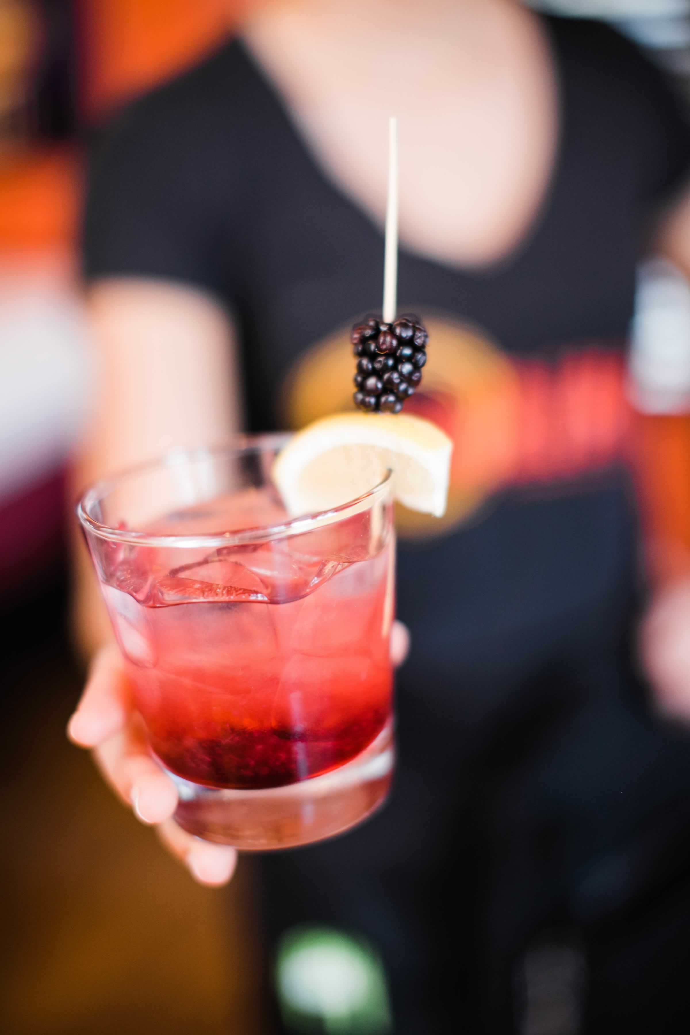 Gin Bramble Vert Held.jpg