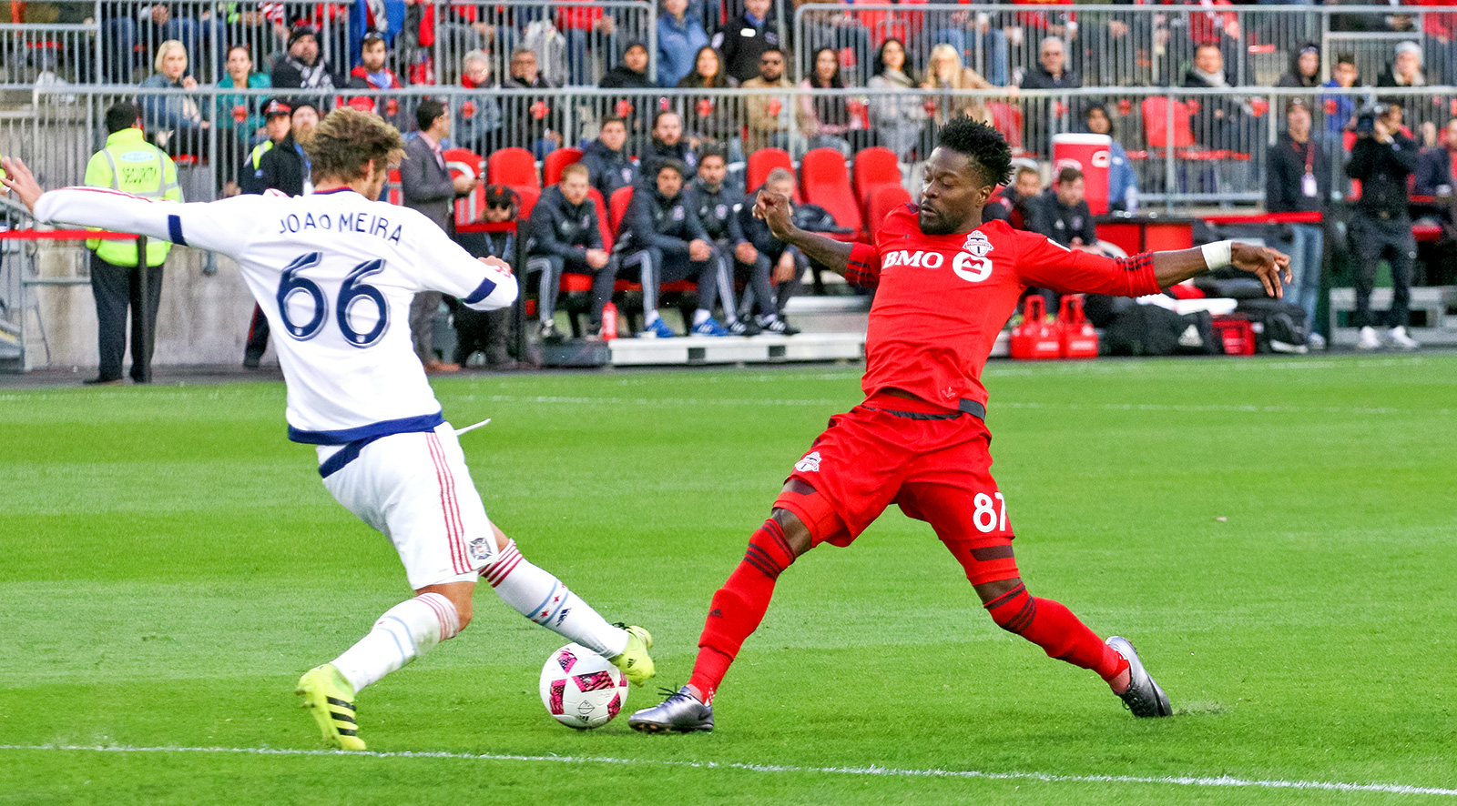 Ricketts and Meira battling for the ball in front of Chicago's goal.