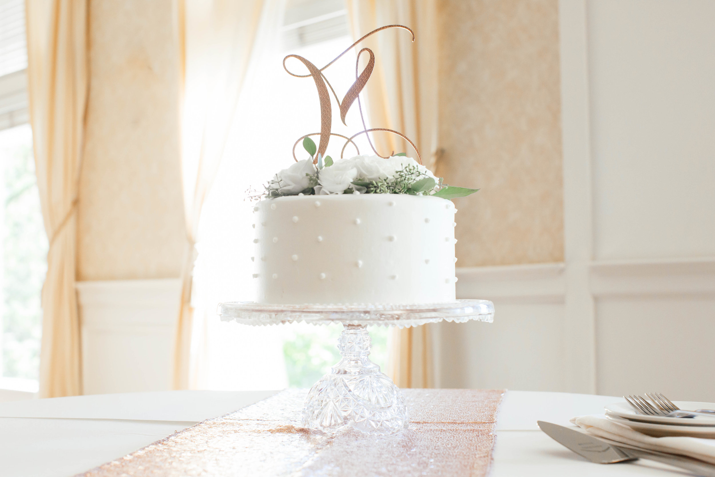stunning cake shot at The Golden Valley country club