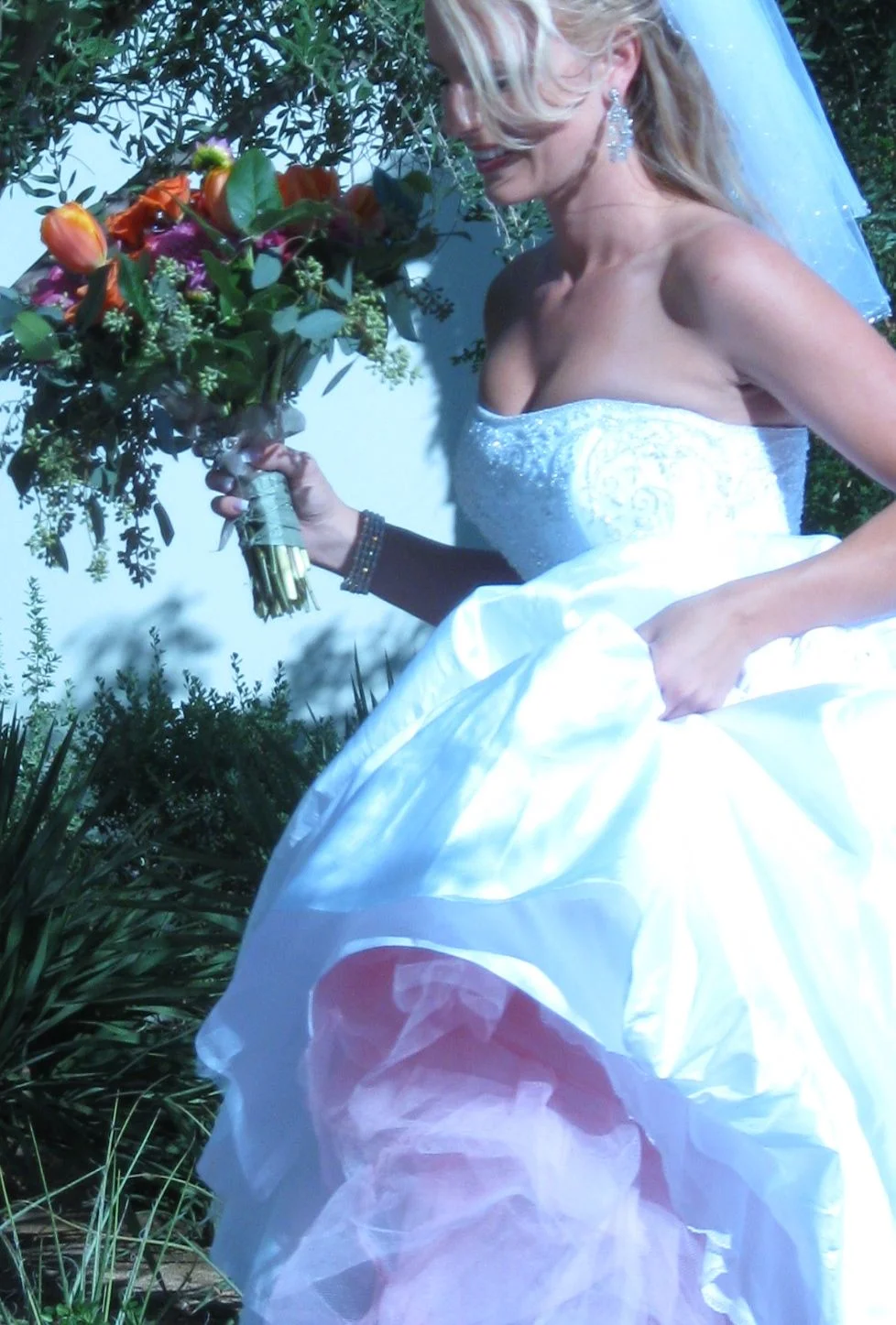 BeautifulBrideAndBouquet.jpg