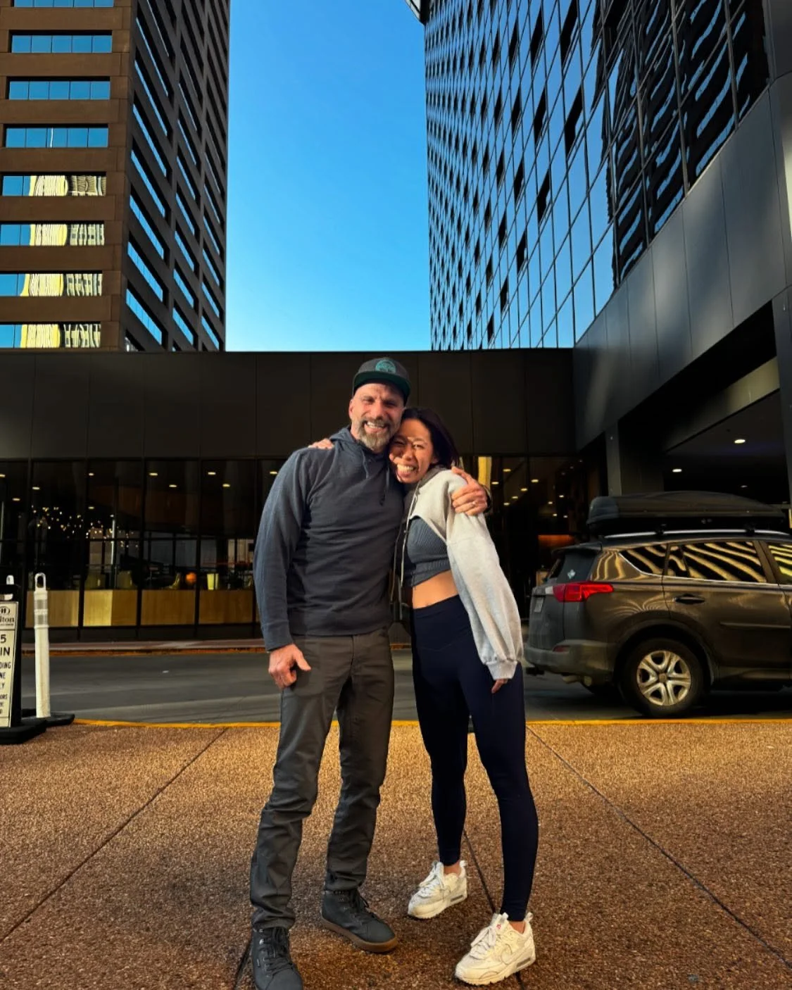The perfect end to the weekend was getting to laugh and catch up with the amazing, glow-filled @jackelynho !
We miss you in California!
See you this summer !!