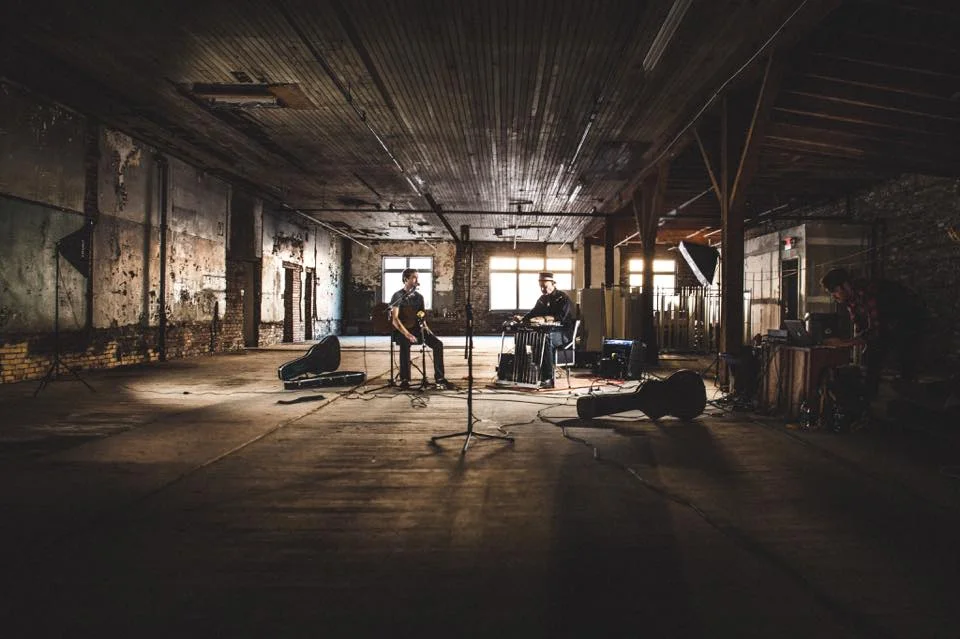Tom Mackell Releases Live Session for "Home Roads"