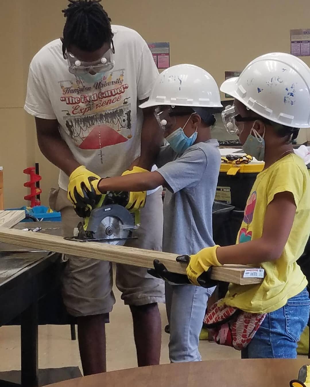Building an obstacle course with grades 3rd through 8th at @mount_ararat_community_center!! 
.
#DraftingDreams 
#teachk12architecture 
#DraftingDreams5thYear
#Construction 
#Architecture
#education 
#SummerCamp