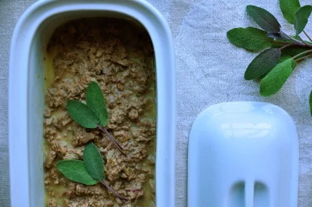 Terrine de foies de poulet riche en vitamine A.