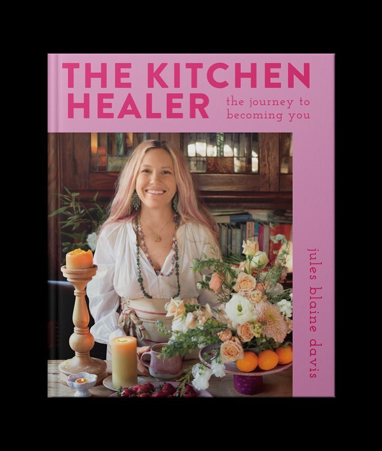 ✨THE KITCHEN HEALER: the journey to becoming YOU✨

here is a sweet peak at the book to begin to nourish your deepest life x x x x

go to www.julesblainedavis.com to see all the delicious goodness awaiting you ! ! ! 

going live at 9am to celebrate th
