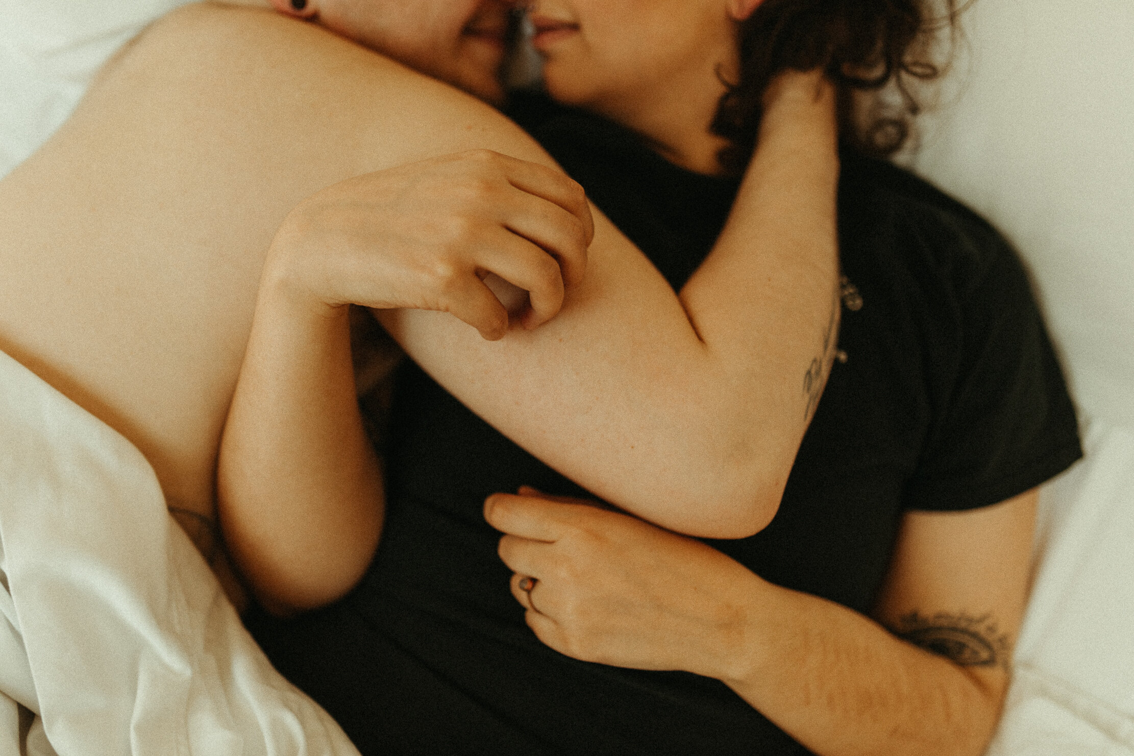 seattle-portland-tacoma-queer-trans-non-binary-intimate-in-home-pnw-engaygement-engagement-couples-boudoir-photographer-halle-roland-photography-258.jpg