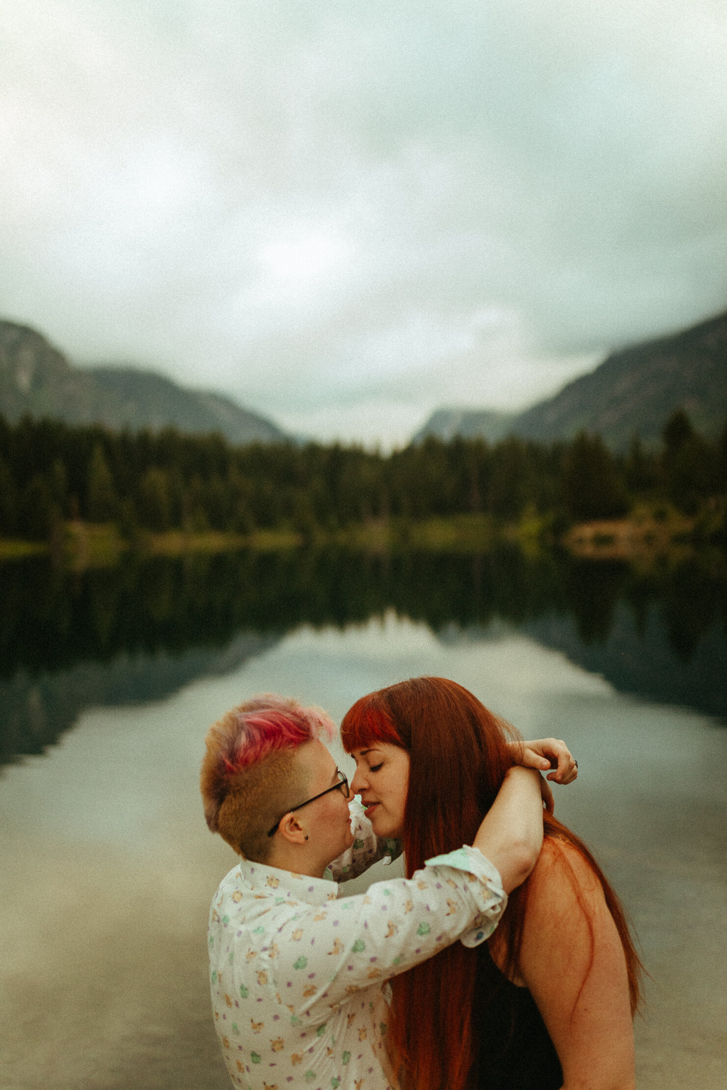 franklin-falls-gold-creek-pond-washington-elopement-photographer-queer-lgbtq-pnw-intimate-wedding-photography-halle-roland-5.jpg