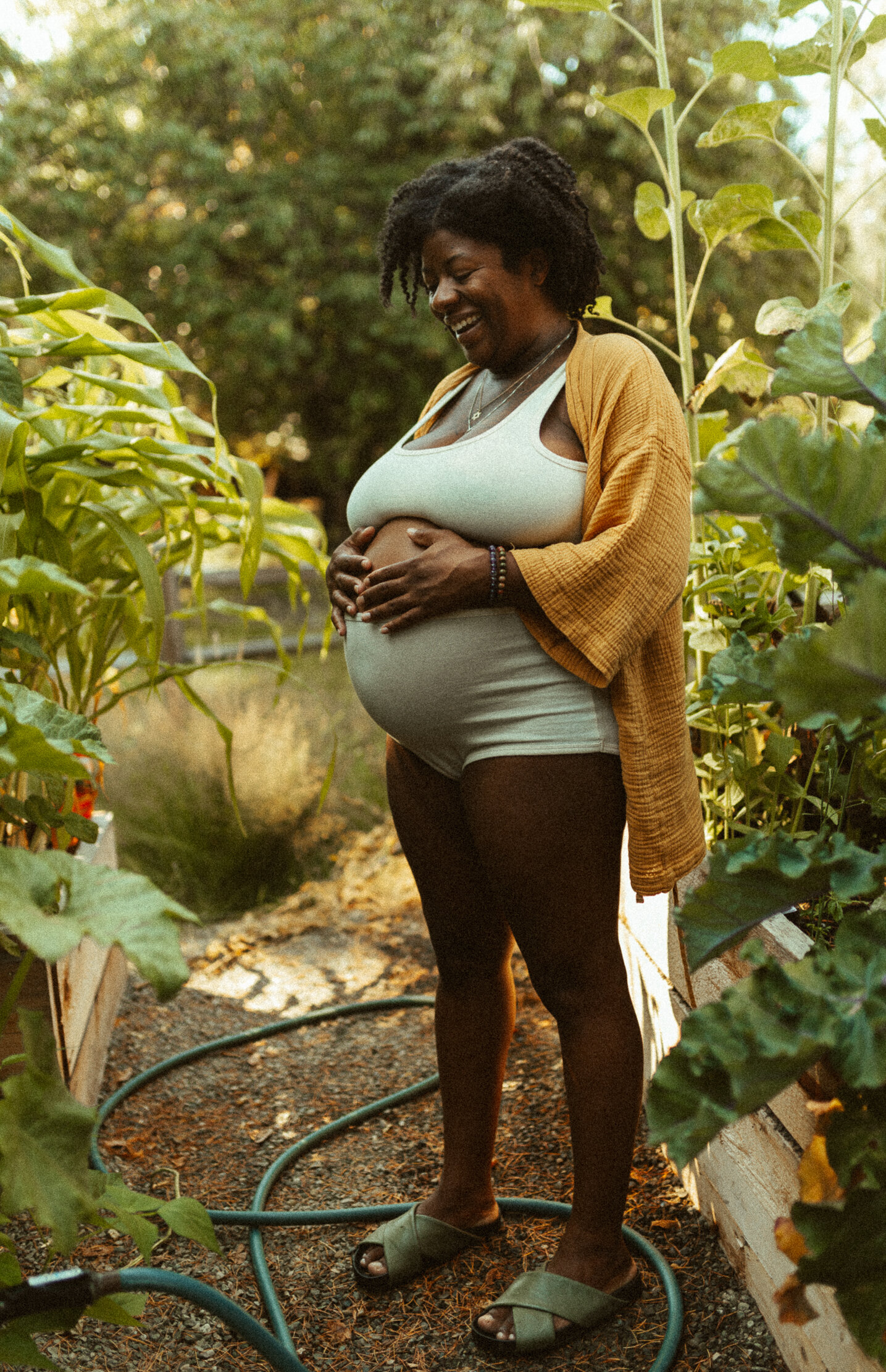 black-queer-jewish-pregnancy-maternity-session-lgbtq-lesbian-trans-tacoma-birth-photographer-halle-roland-17.jpg