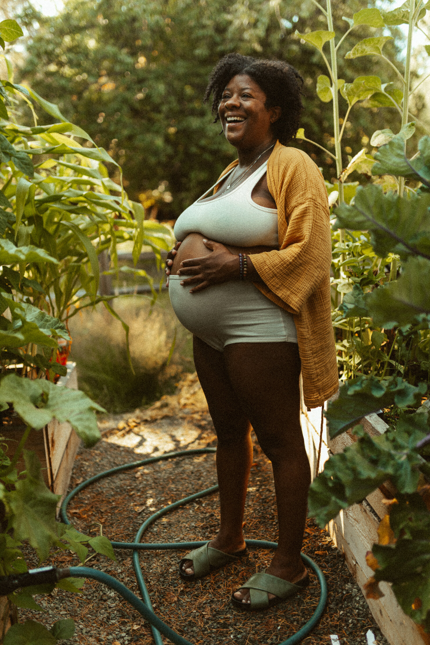 black-queer-jewish-pregnancy-maternity-session-lgbtq-lesbian-trans-tacoma-birth-photographer-halle-roland-14.jpg
