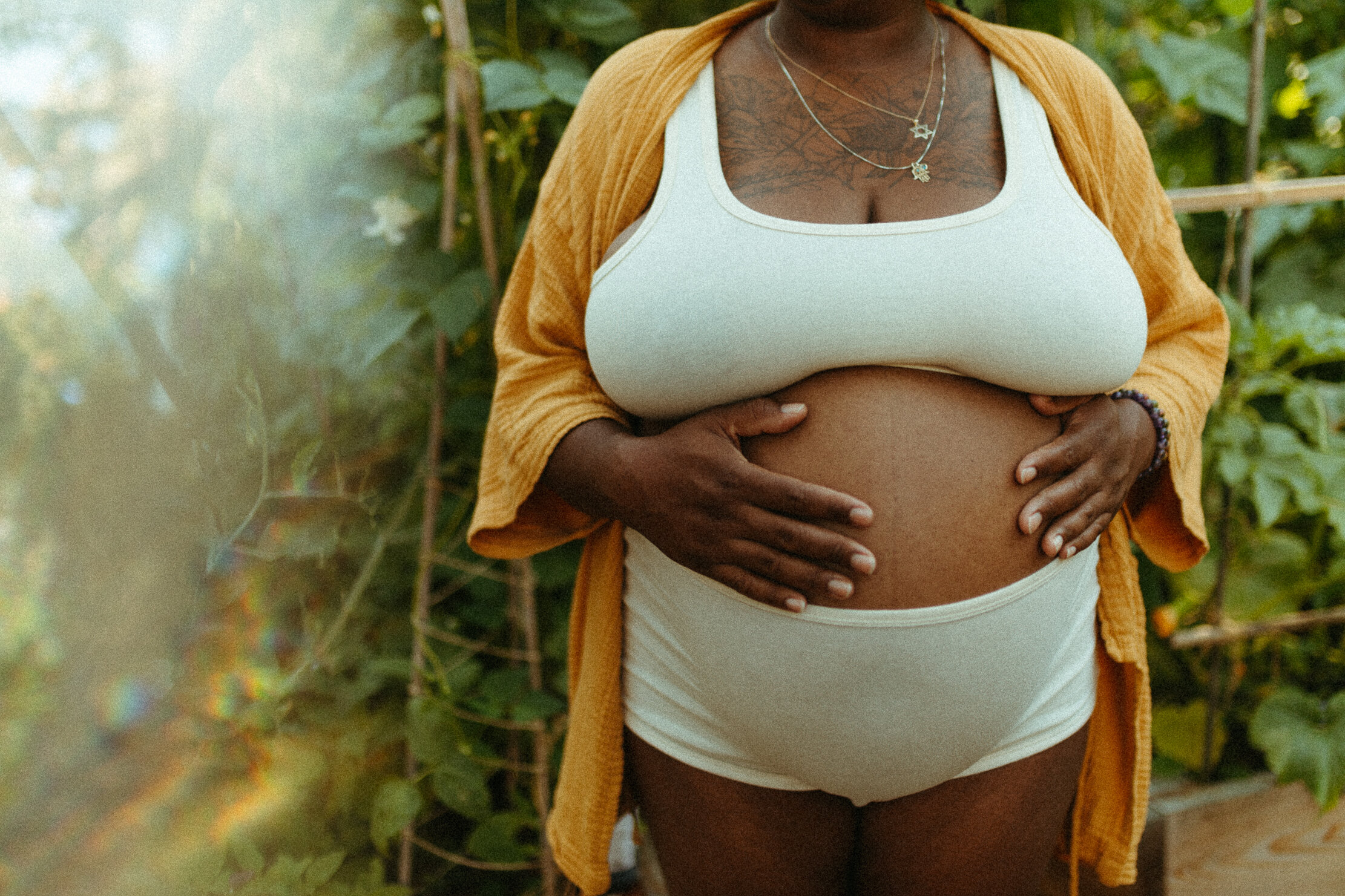 black-queer-jewish-pregnancy-maternity-session-lgbtq-lesbian-trans-tacoma-birth-photographer-halle-roland-33.jpg