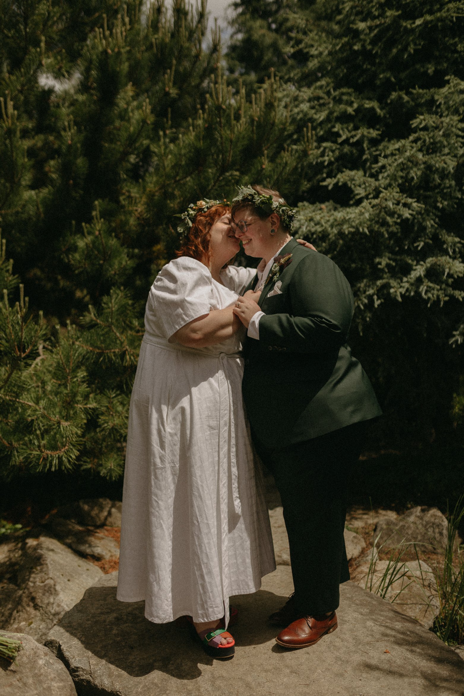 sunsoaked-queer-seattle-washington-arboretum-rose-garden-lqbtq-wedding-by-genderqueer-tacoma-elopement-photographer-halle-roland-photography-27.jpg