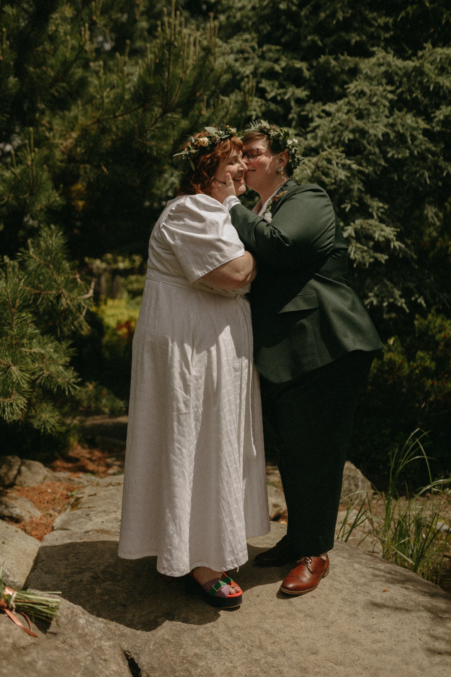 sunsoaked-queer-seattle-washington-arboretum-rose-garden-lqbtq-wedding-by-genderqueer-tacoma-elopement-photographer-halle-roland-photography-28.jpg