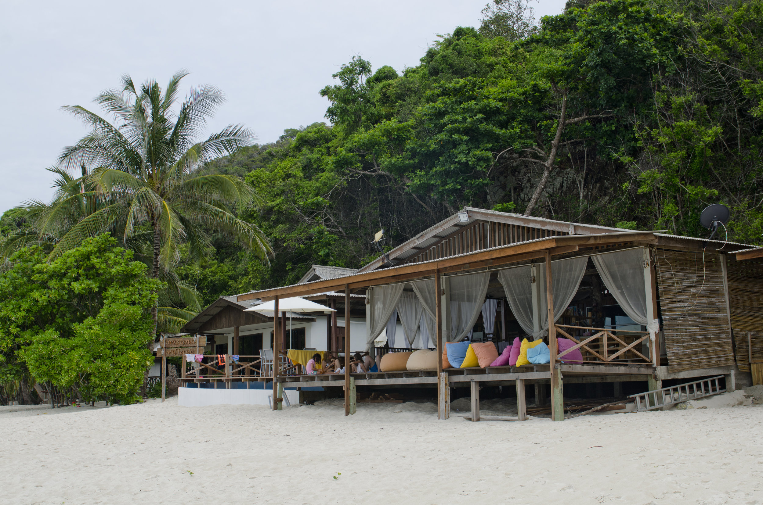 Communal dining + lounge area