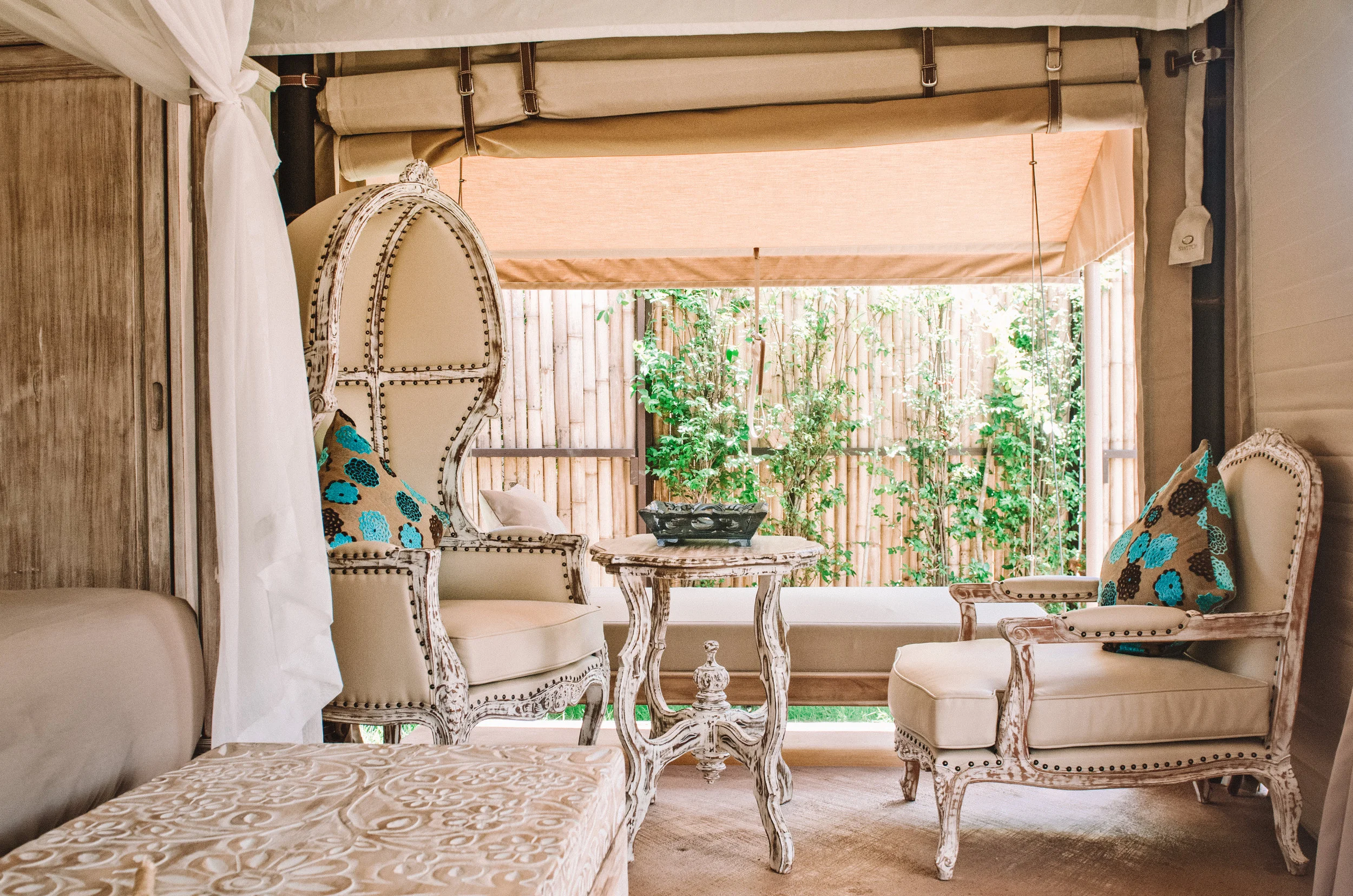 Yes, that is a swinging day bed on the porch. Pure bliss.